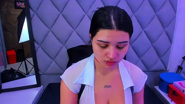 venusowen  online show from 12/17/25, 12:55