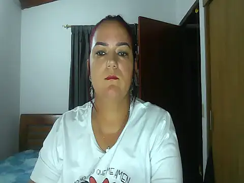 Snapshot of luna_withe chatting on 06/11/26, 05:05 luna withe online show from 06/11/26, 05:05