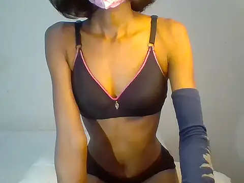 Snapshot of Levinya chatting on 12/05/24, 02:53 Levinya online show from 12/05/24, 02:53