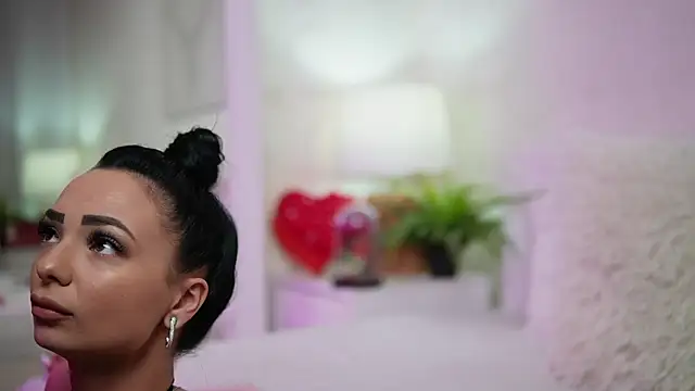 Snapshot of MaraJolie chatting on 02/19/25, 12:46 MaraJolie online show from 02/19/25, 12:46