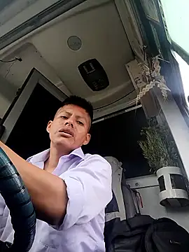 Snapshot of alexchir4 chatting on 10/21/25, 12:39 alexchir4 online show from 10/21/25, 12:39