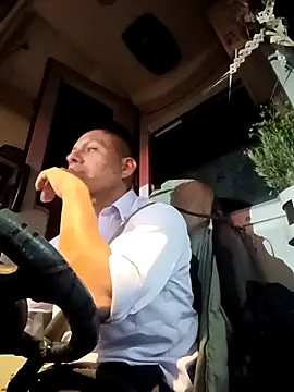 Snapshot of alexchir4 chatting on 10/22/25, 01:17 alexchir4 online show from 10/22/25, 01:17