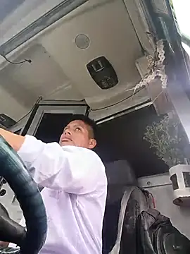 Snapshot of alexchir4 chatting on 10/27/25, 03:38 alexchir4 online show from 10/27/25, 03:38