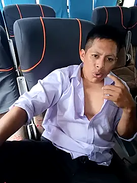 Snapshot of alexchir4 chatting on 10/29/25, 05:04 alexchir4 online show from 10/29/25, 05:04