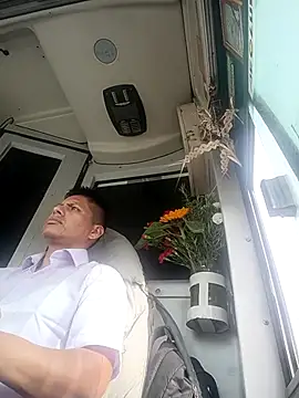 Snapshot of alexchir4 chatting on 11/07/25, 09:04 alexchir4 online show from 11/07/25, 09:04