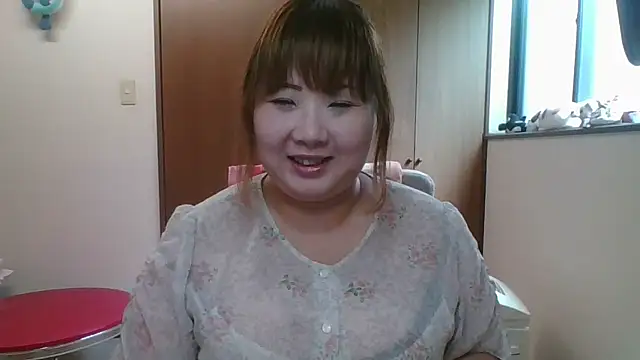 Snapshot of SAKU-RA-chan chatting on 09/13/25, 05:18 SAKU-RA-chan online show from 09/13/25, 05:18
