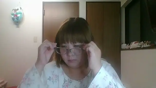 Snapshot of SAKU-RA-chan chatting on 10/23/25, 12:04 SAKU-RA-chan online show from 10/23/25, 12:04