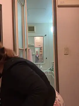 Snapshot of SAKU-RA-chan chatting on 12/19/25, 11:28 SAKU-RA-chan online show from 12/19/25, 11:28