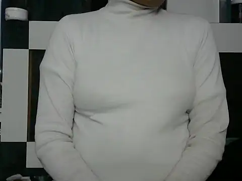 Snapshot of l_l_ish chatting on 01/06/25, 10:46 l l ish online show from 01/06/25, 10:46
