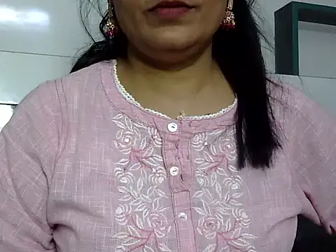 Snapshot of l_l_ish chatting on 02/13/25, 11:39 l l ish online show from 02/13/25, 11:39