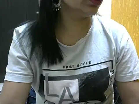 Snapshot of l_l_ish chatting on 03/11/25, 04:43 l l ish online show from 03/11/25, 04:43