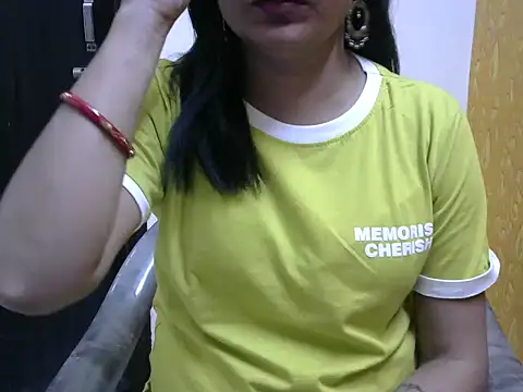 Snapshot of l_l_ish chatting on 03/15/25, 09:52 l l ish online show from 03/15/25, 09:52