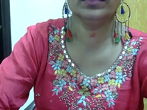 Snapshot of l_l_ish chatting on 09/24/25, 05:44 l l ish online show from 09/24/25, 05:44