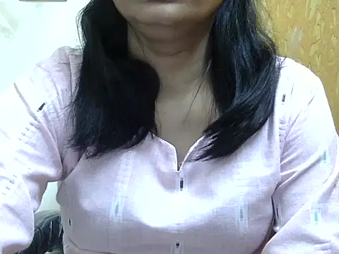 Snapshot of l_l_ish chatting on 10/07/25, 05:04 l l ish online show from 10/07/25, 05:04