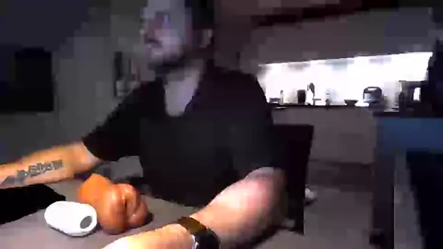 Snapshot of jensen38 chatting on 03/05/25, 09:04 jensen38 online show from 03/05/25, 09:04