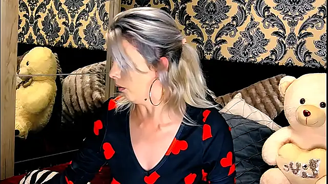 Snapshot of Aly_girl1 chatting on 12/08/24, 09:57 Aly girl1 online show from 12/08/24, 09:57