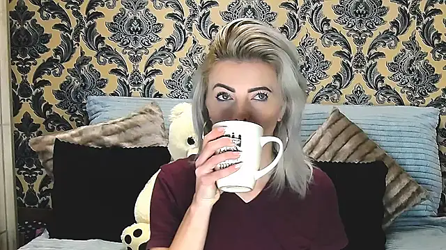 Snapshot of Aly_girl1 chatting on 02/23/25, 11:33 Aly girl1 online show from 02/23/25, 11:33