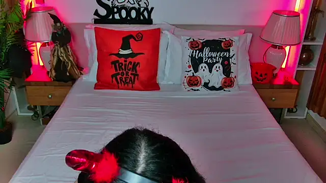 Snapshot of MadilynFox chatting on 10/31/25, 07:48 MadilynFox online show from 10/31/25, 07:48