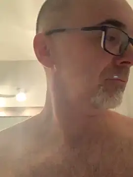 Snapshot of MaxVain chatting on 02/05/25, 04:48 MaxVain online show from 02/05/25, 04:48