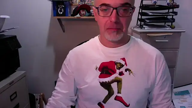 Snapshot of MaxVain chatting on 12/18/25, 06:47 MaxVain online show from 12/18/25, 06:47