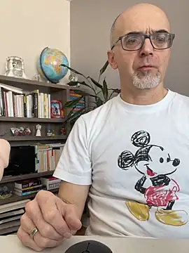 Snapshot of MaxVain chatting on 02/21/26, 04:08 MaxVain online show from 02/21/26, 04:08