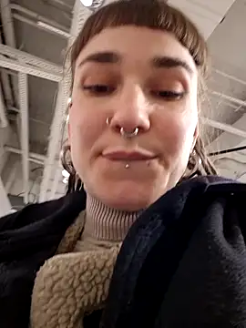 Snapshot of FoxRineHelen chatting on 01/04/25, 11:22 FoxRineHelen online show from 01/04/25, 11:22