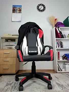 Snapshot of FoxRineHelen chatting on 02/13/25, 02:31 FoxRineHelen online show from 02/13/25, 02:31