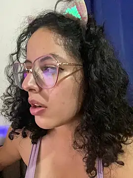 Snapshot of babyluna939 chatting on 03/21/25, 03:33 babyluna939 online show from 03/21/25, 03:33