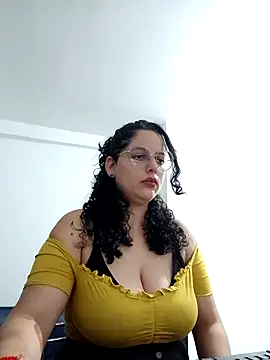 Snapshot of babyluna939 chatting on 05/01/26, 12:48 babyluna939 online show from 05/01/26, 12:48