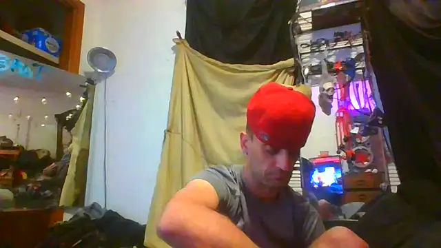 Snapshot of slinginbigD chatting on 12/25/24, 02:14 slinginbigD online show from 12/25/24, 02:14