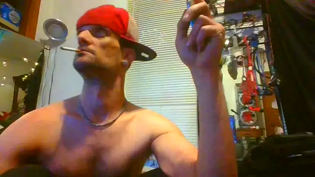 Snapshot of slinginbigD chatting on 12/27/24, 10:48 slinginbigD online show from 12/27/24, 10:48