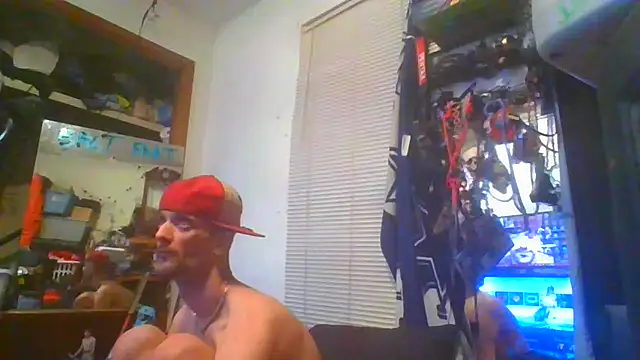 Snapshot of slinginbigD chatting on 02/16/25, 12:54 slinginbigD online show from 02/16/25, 12:54