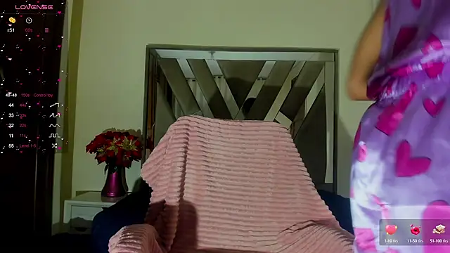 Snapshot of sara_williams01 chatting on 02/07/25, 01:11 sara williams01 online show from 02/07/25, 01:11
