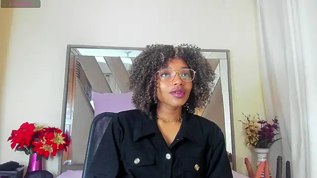 Snapshot of sara_williams01 chatting on 03/21/25, 01:01 sara williams01 online show from 03/21/25, 01:01