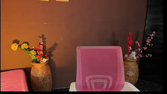 Little Ivy online show from 12/02/25, 06:58