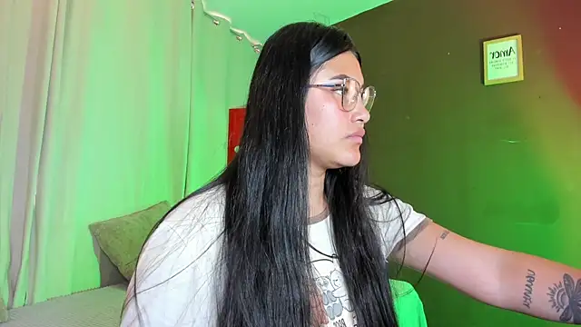 Little Ivy online show from 02/24/26, 06:39