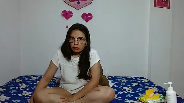 anybellucci43 online show from 12/17/25, 08:53