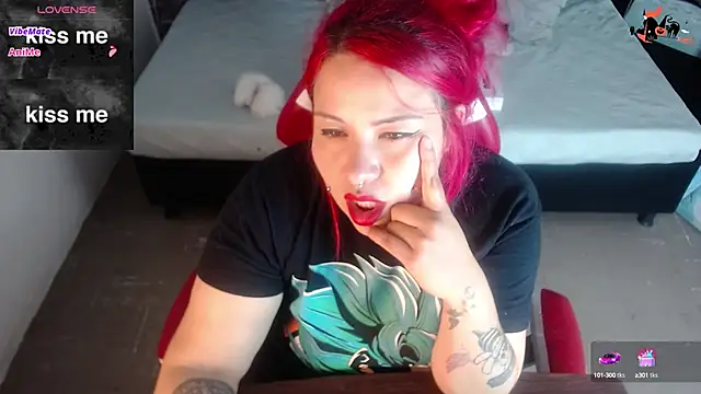 Snapshot of Bruja__Scarlata chatting on 01/31/25, 04:48 Bruja Scarlata online show from 01/31/25, 04:48