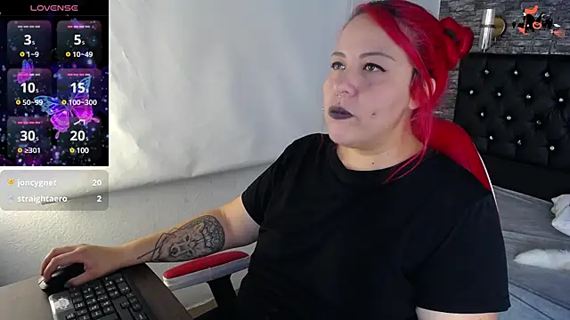 Snapshot of Bruja__Scarlata chatting on 02/03/25, 02:02 Bruja Scarlata online show from 02/03/25, 02:02