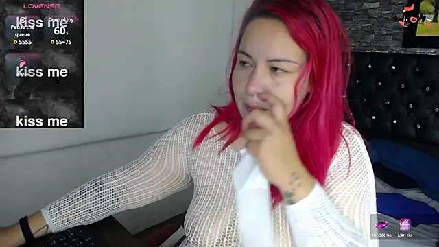 Snapshot of Bruja__Scarlata chatting on 02/12/25, 11:07 Bruja Scarlata online show from 02/12/25, 11:07