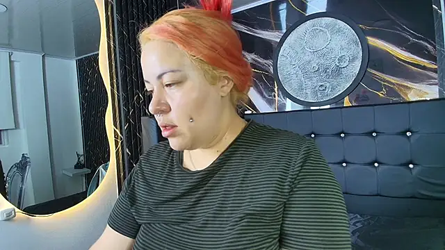 Snapshot of Bruja__Scarlata chatting on 09/23/25, 10:07 Bruja Scarlata online show from 09/23/25, 10:07
