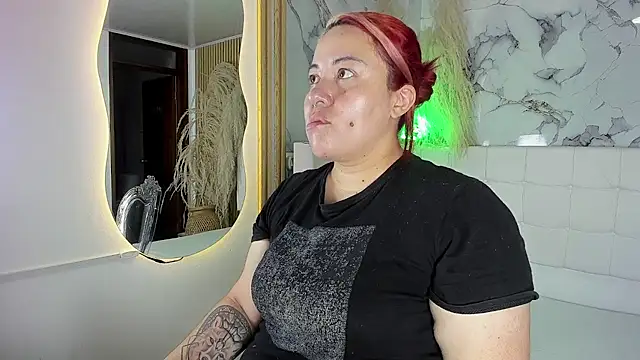 Snapshot of Bruja__Scarlata chatting on 10/14/25, 10:16 Bruja Scarlata online show from 10/14/25, 10:16