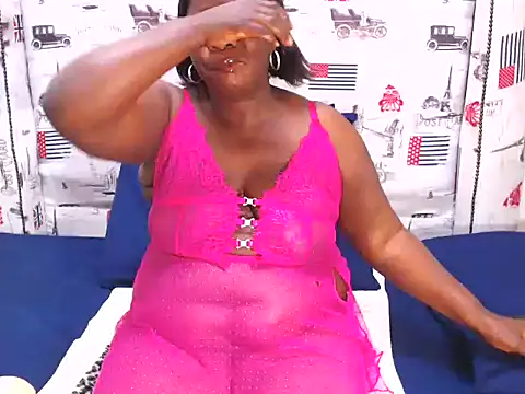 Snapshot of Honeybumsx32 chatting on 10/08/25, 03:59 Honeybumsx32 online show from 10/08/25, 03:59