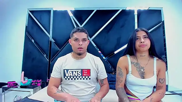 Snapshot of MelissaAndZeuss chatting on 12/17/24, 04:45 MelissaAndZeuss online show from 12/17/24, 04:45