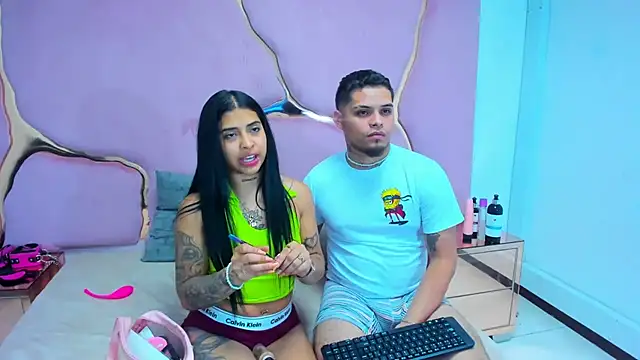 Snapshot of MelissaAndZeuss chatting on 12/22/24, 04:28 MelissaAndZeuss online show from 12/22/24, 04:28