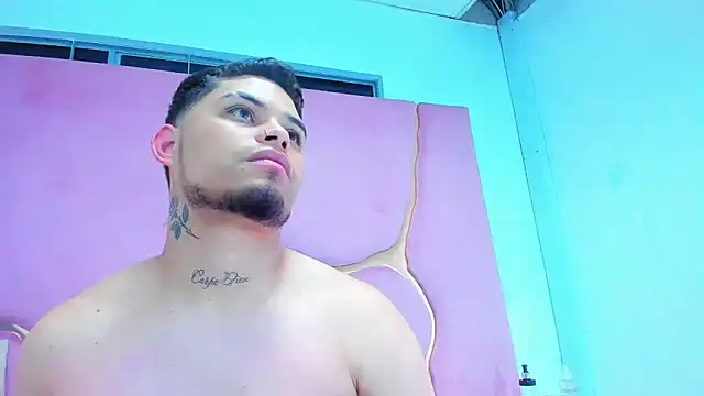 Snapshot of MelissaAndZeuss chatting on 01/17/25, 08:24 MelissaAndZeuss online show from 01/17/25, 08:24