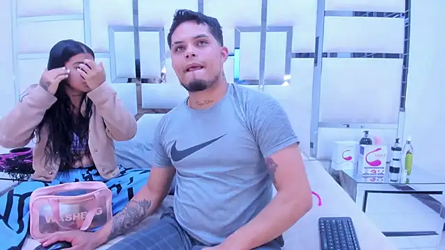 Snapshot of MelissaAndZeuss chatting on 01/28/25, 05:00 MelissaAndZeuss online show from 01/28/25, 05:00