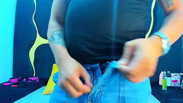 Snapshot of MelissaAndZeuss chatting on 03/14/25, 04:21 MelissaAndZeuss online show from 03/14/25, 04:21