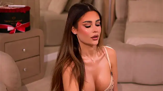 Snapshot of YasmineShaw chatting on 02/18/26, 01:12 YasmineShaw online show from 02/18/26, 01:12