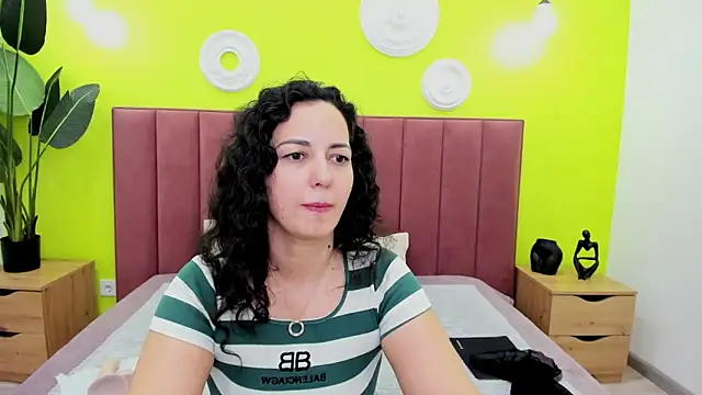 Linda Insatiable online show from 04/12/26, 01:32